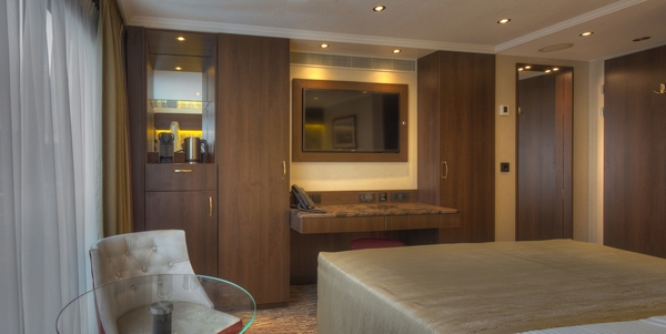 Riviera MS Emily Bronte - Standard Suite 4, ©Hans Heiligers.JPG